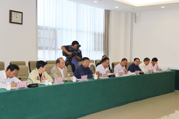 我院院長李文輝赴內(nèi)蒙古調(diào)研工業(yè)經(jīng)濟轉型升級情況